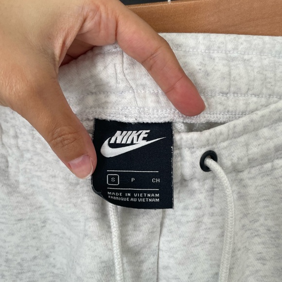 Nike Women's Light Gray Joggers - Picture 4 of 5